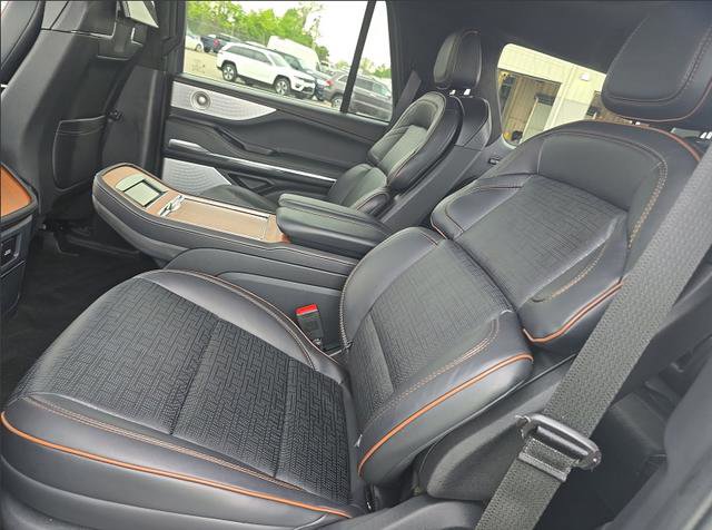 Used 2025 Lincoln Navigator Black Label AWD/4WD image 12