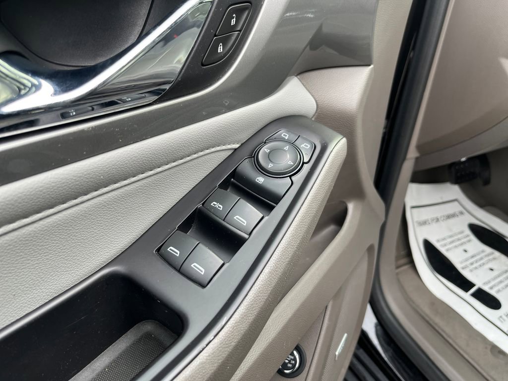 Used 2018 Chevrolet Traverse LT w/ LPO, 'HIT The Road' Package image 21