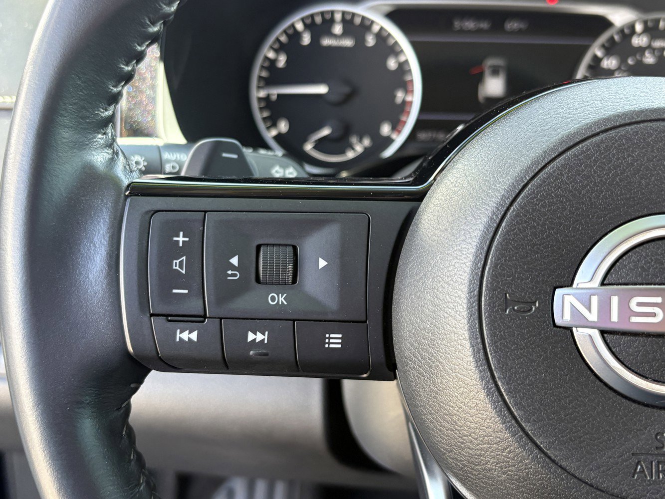 Used 2022 Nissan Pathfinder SV AWD/4WD image 15