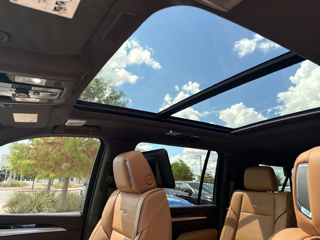 Used 2026 Cadillac Escalade ESV Luxury AWD/4WD image 33
