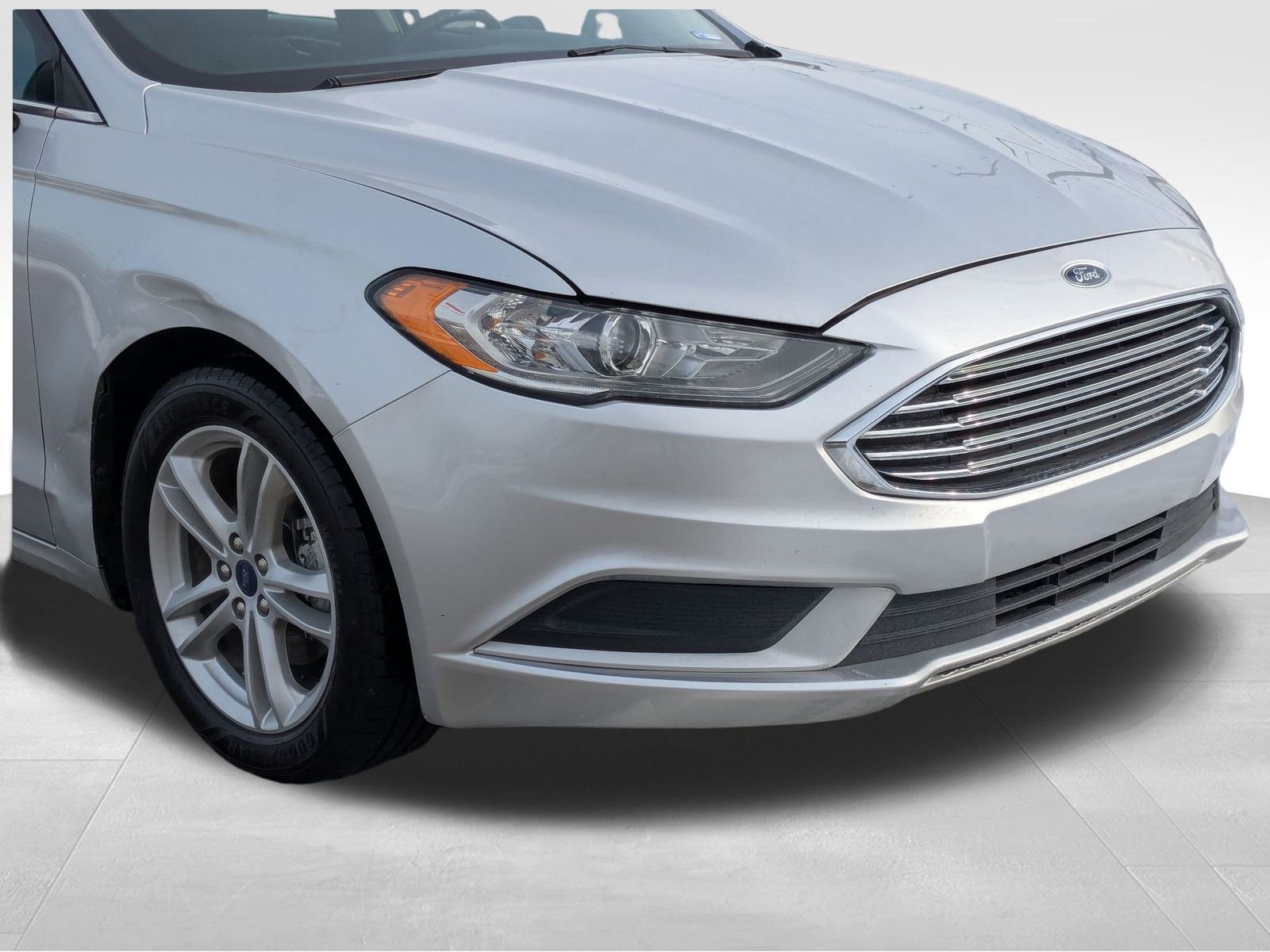 Used 2018 Ford Fusion SE w/ Fusion SE Technology Package image 34