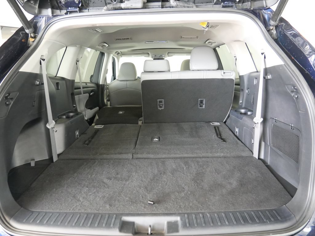 Used 2022 Toyota Highlander XLE AWD/4WD image 29