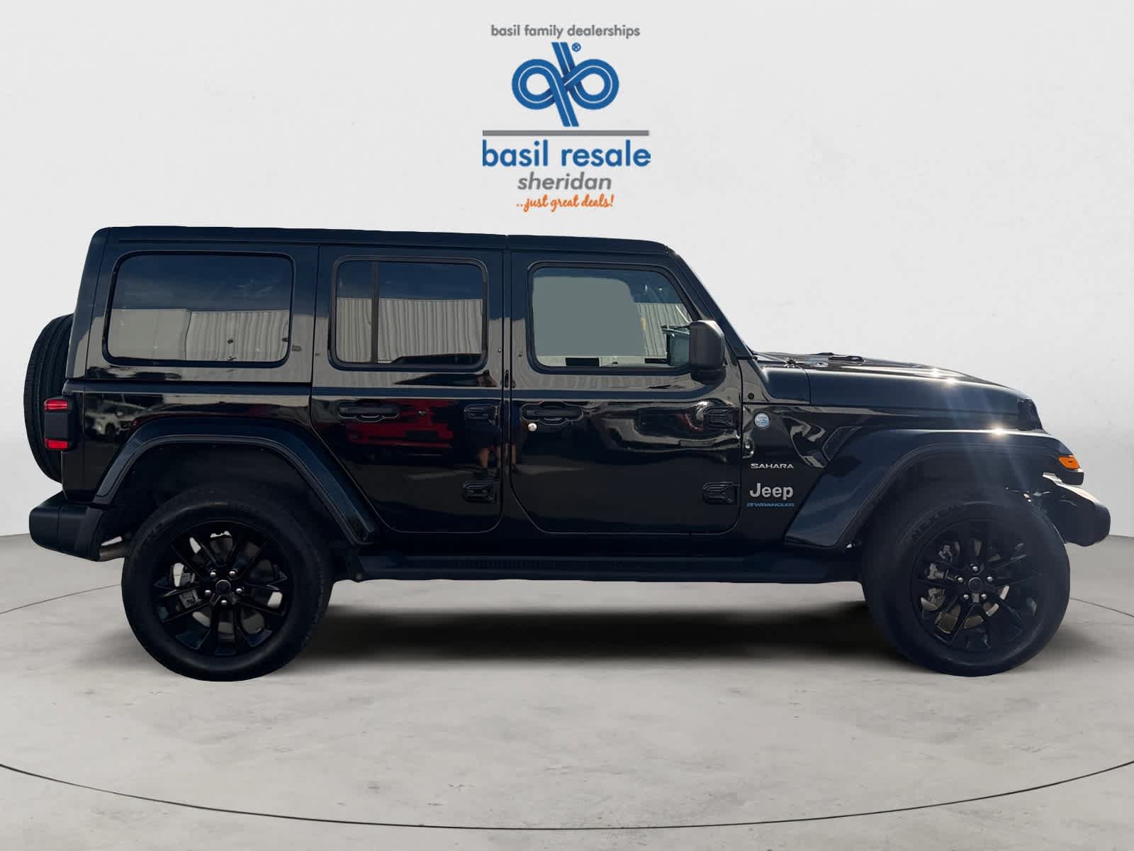 Used 2024 Jeep Wrangler Unlimited Sahara w/ Safety Group AWD/4WD image 8