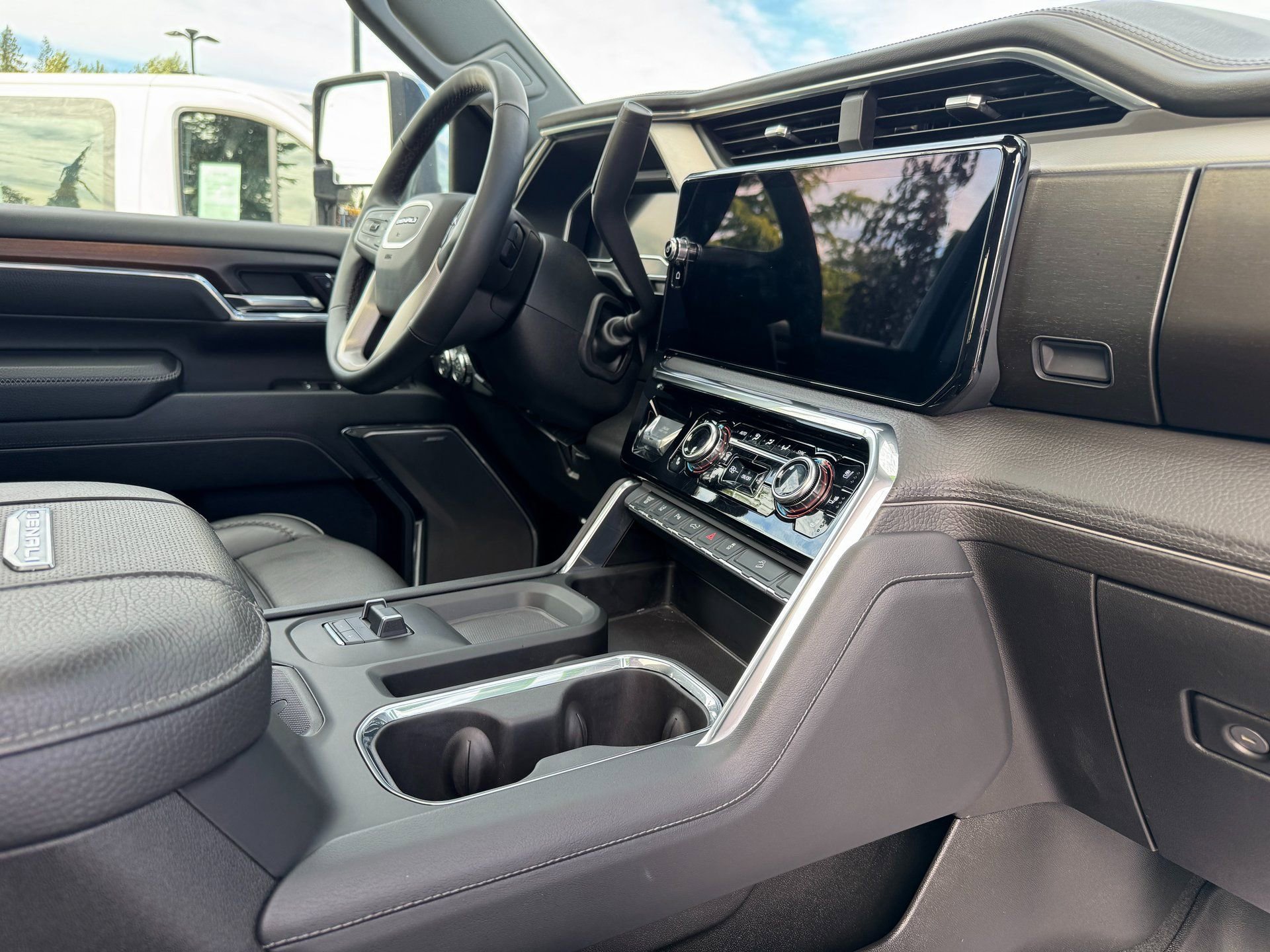 Used 2024 GMC Sierra 3500 Denali image 18