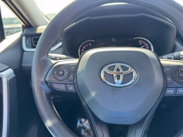 Used 2025 Toyota RAV4 XLE FWD image 22