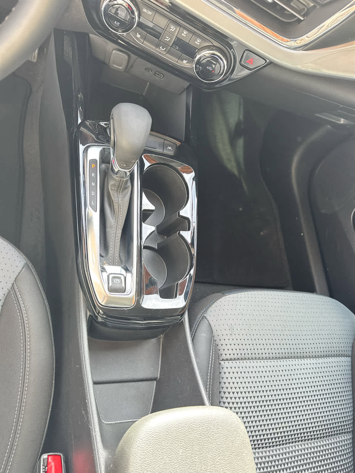 Certified 2025 Chevrolet Trax LT w/ LT Convenience Package image 18