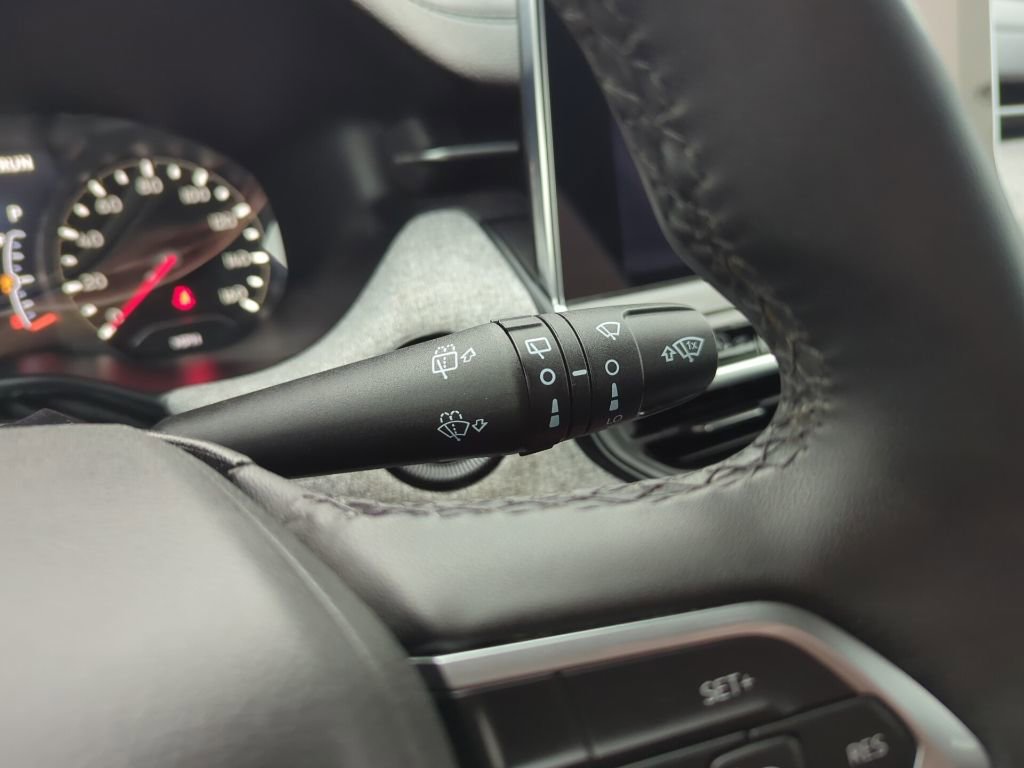 Used 2024 Jeep Compass Latitude image 25