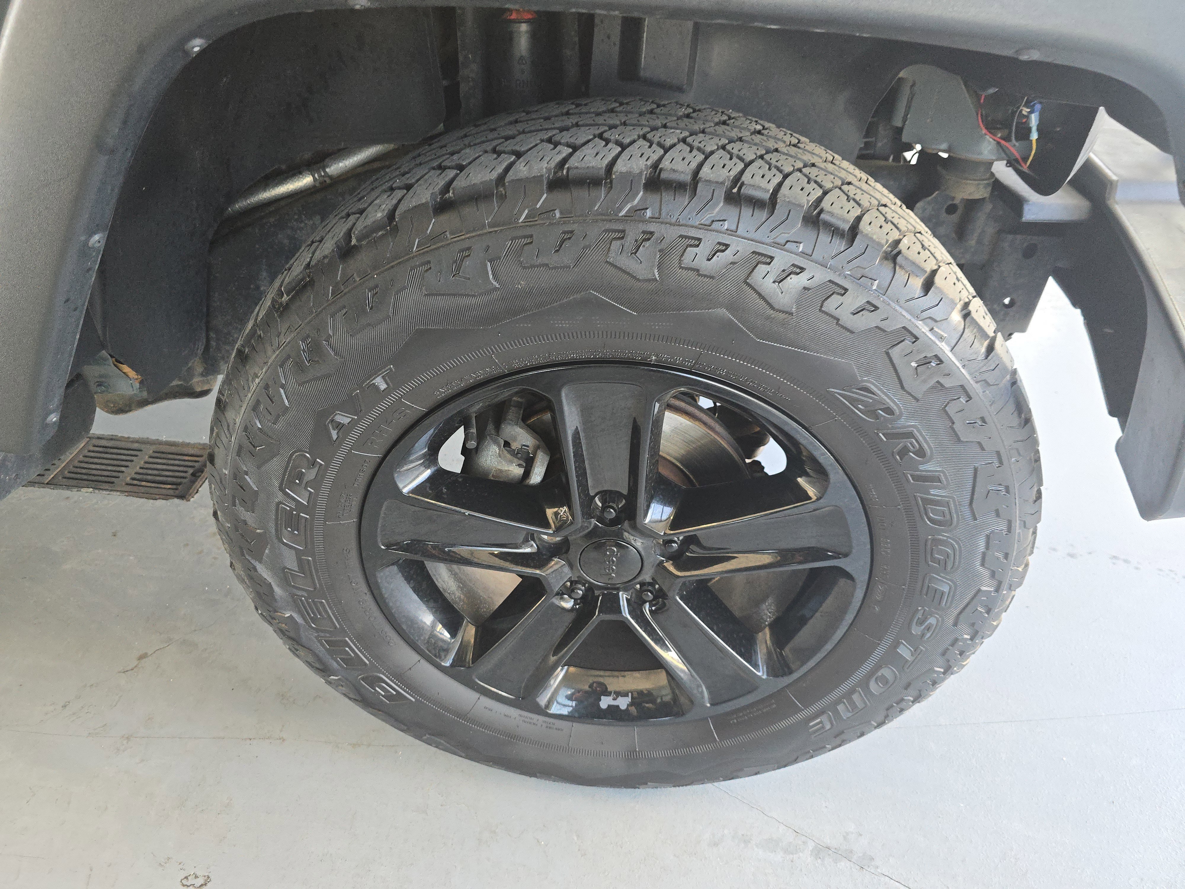 Used 2015 Jeep Wrangler Unlimited Rubicon w/ Dual Top Group image 10