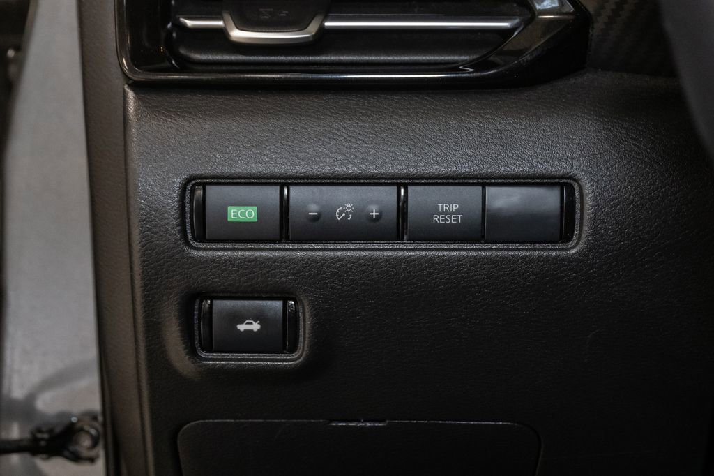 Used 2020 Nissan Sentra SR FWD image 12