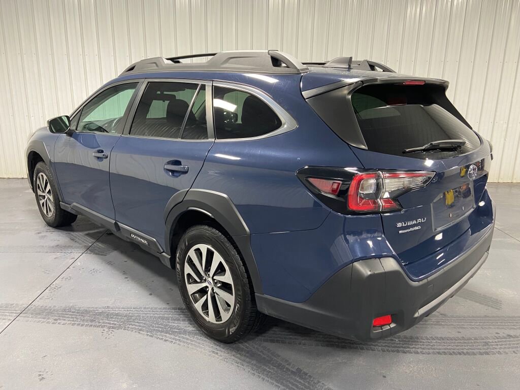Used 2023 Subaru Outback Premium image 3