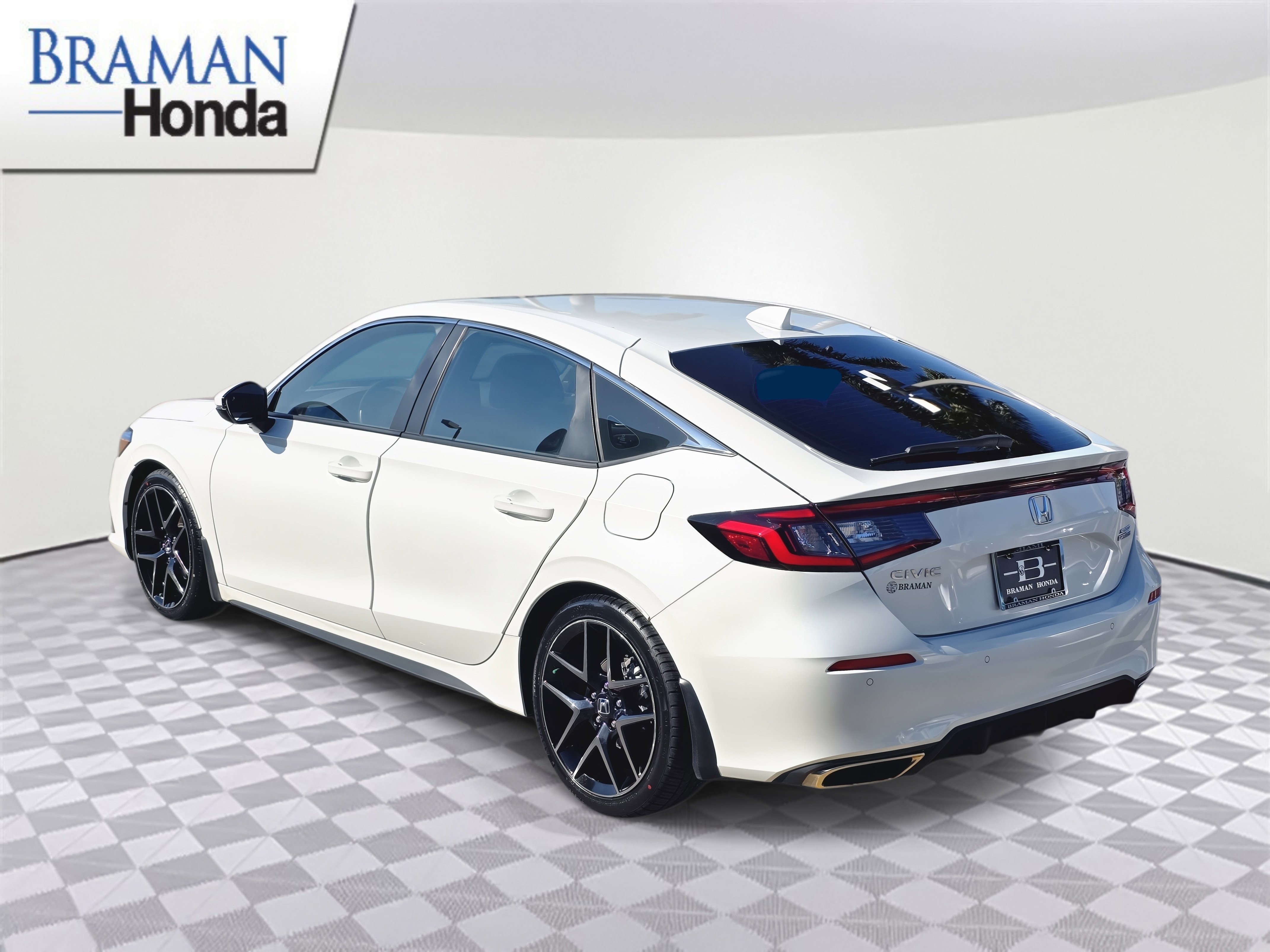 Certified 2023 Honda Civic Sport Touring image 3