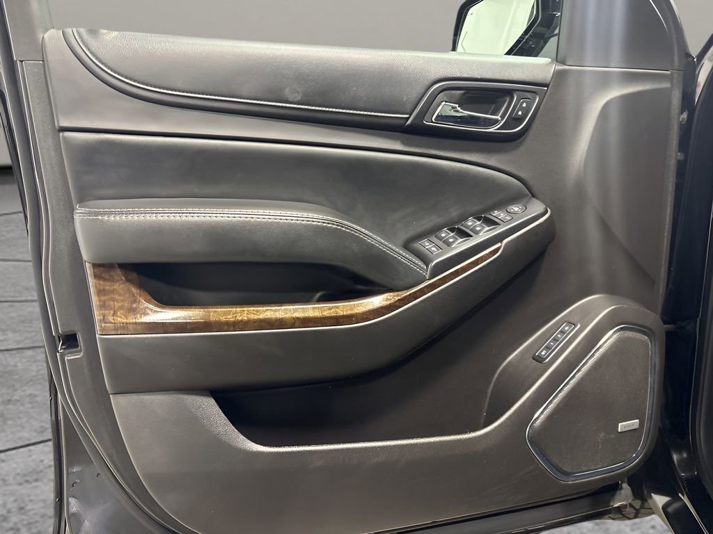 Used 2017 Chevrolet Suburban LT image 12
