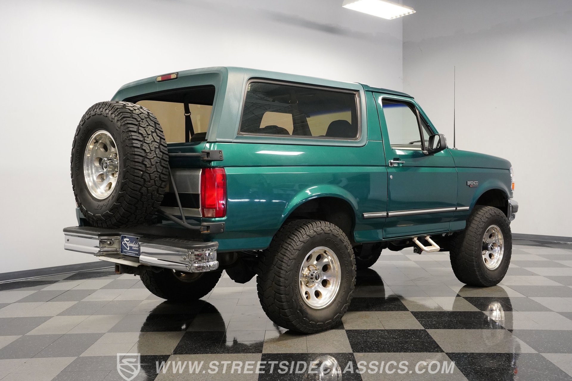 Used 1996 Ford Bronco XLT image 12
