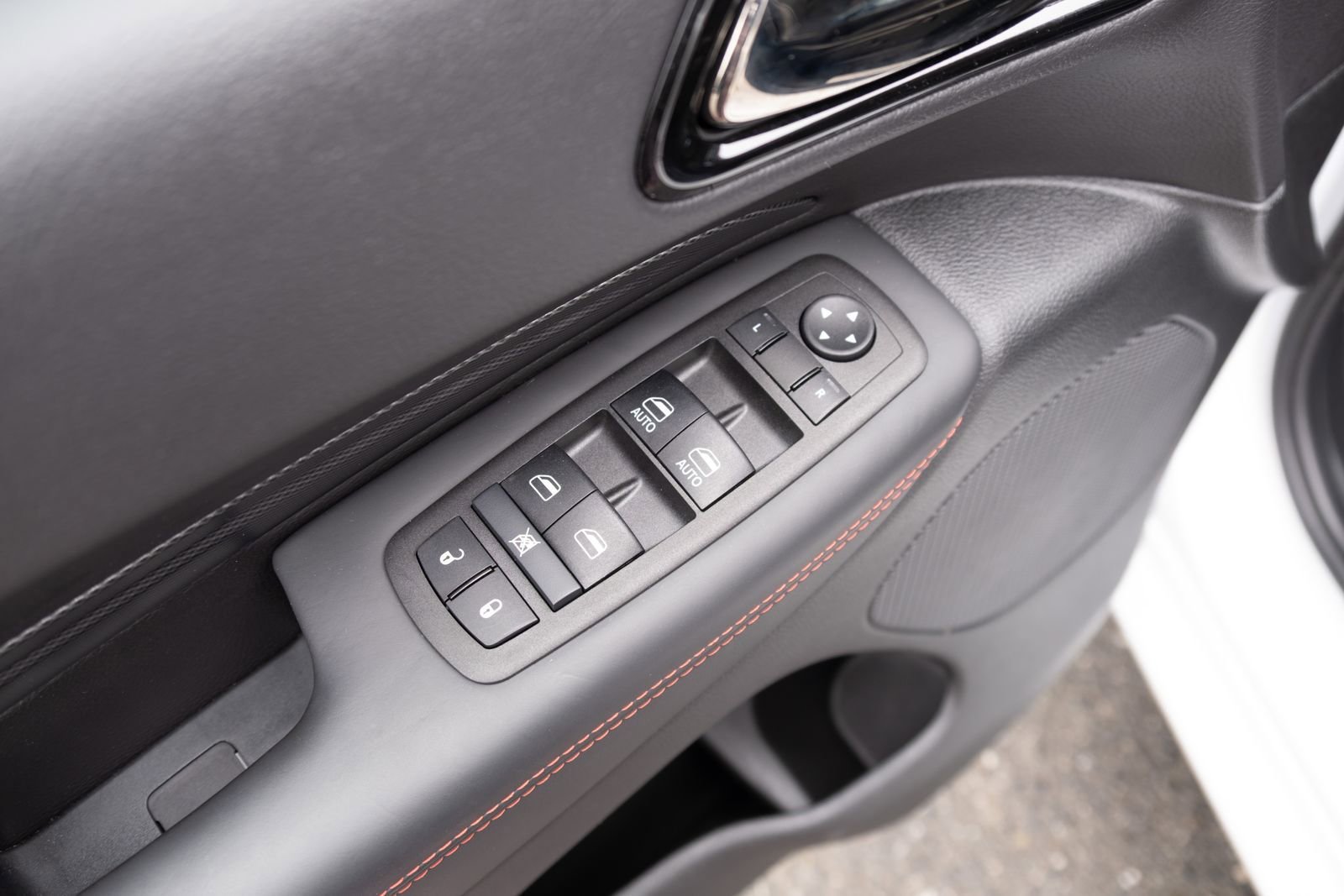 Used 2025 Dodge Durango R/T AWD/4WD image 15