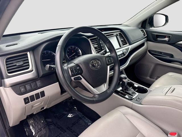 Used 2019 Toyota Highlander XLE AWD/4WD image 9