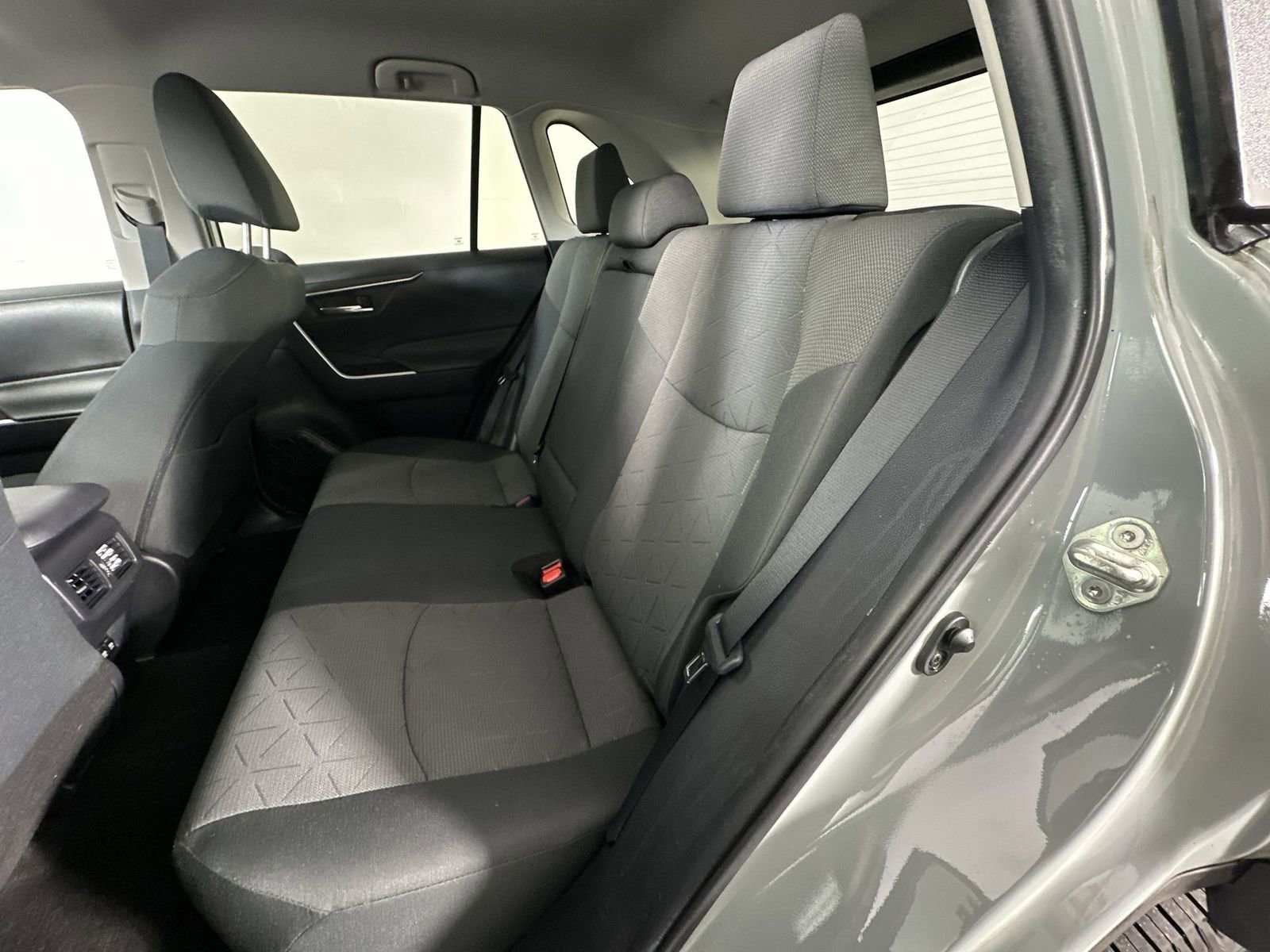 Used 2020 Toyota RAV4 XLE image 32