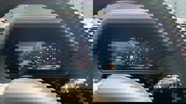 Used 2023 Land Rover Defender 130 X-Dynamic SE image 30