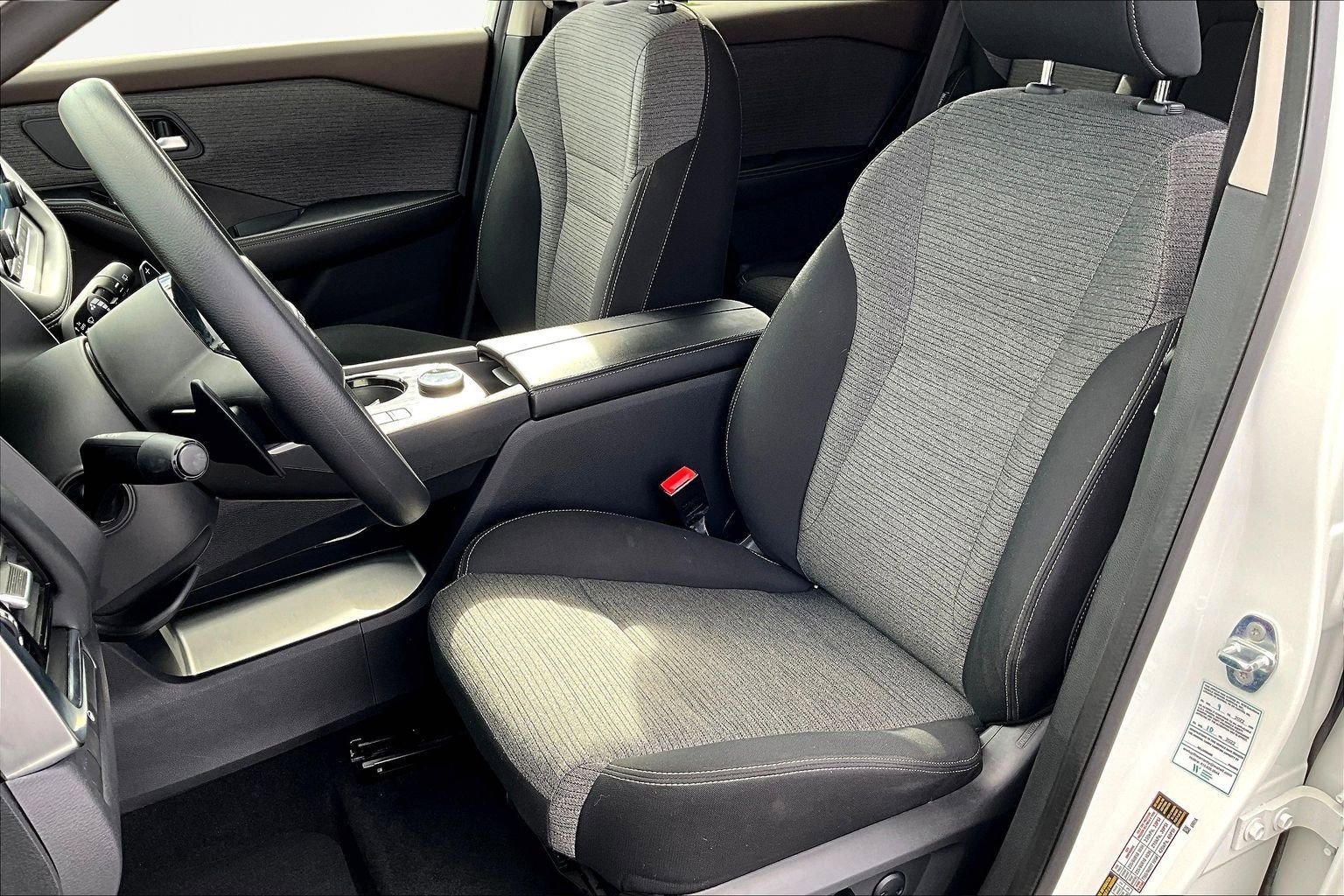 Used 2023 Nissan Rogue SV image 22