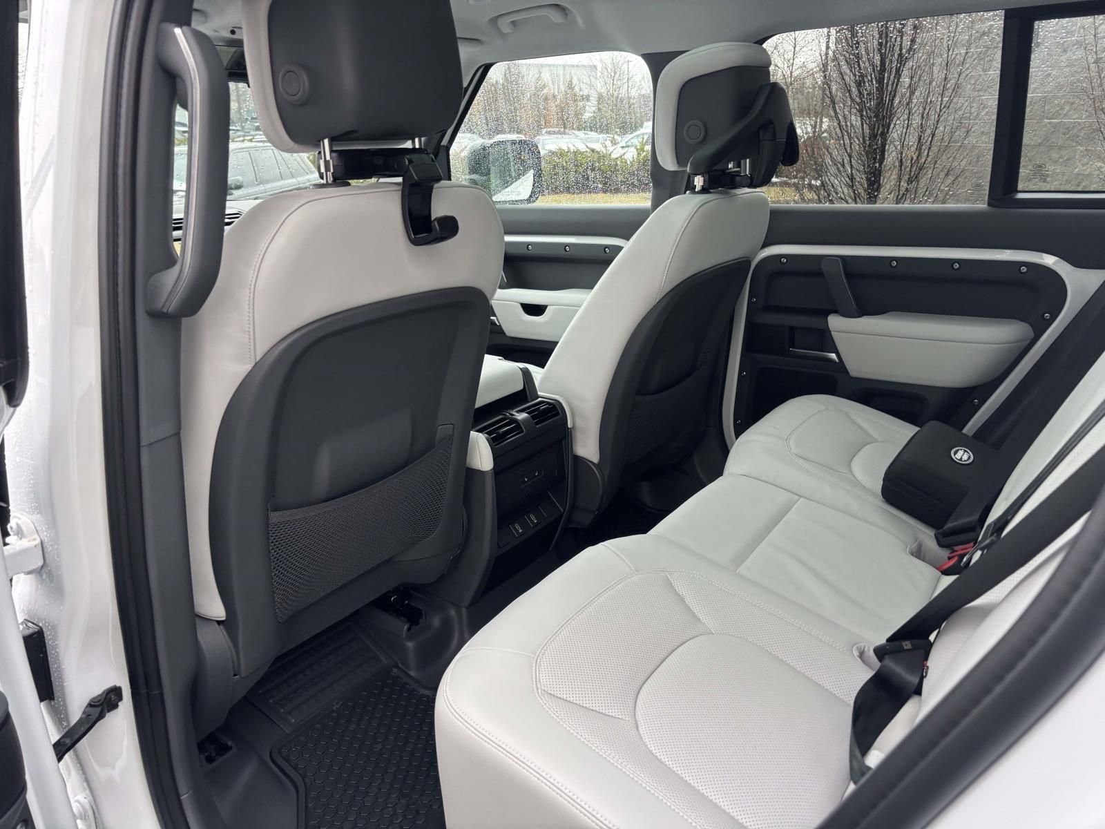 New 2026 Land Rover Defender 110 X-Dynamic SE image 22