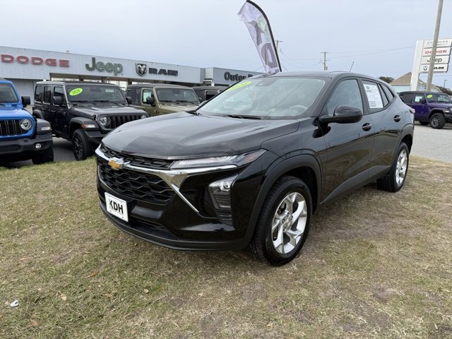 Used 2024 Chevrolet Trax LS w/ LS Convenience Package image 3