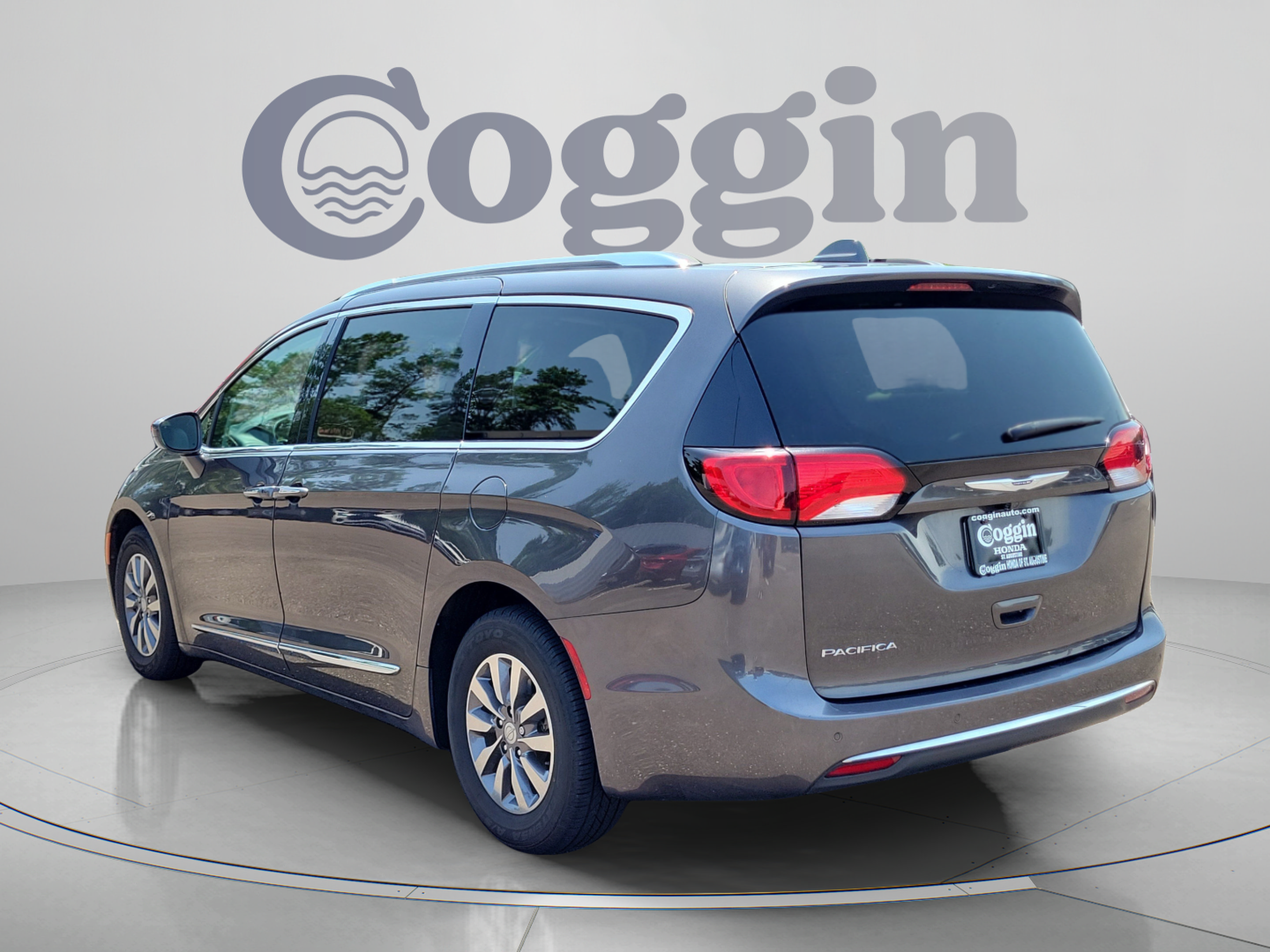 Used 2019 Chrysler Pacifica Touring-L Plus FWD image 3