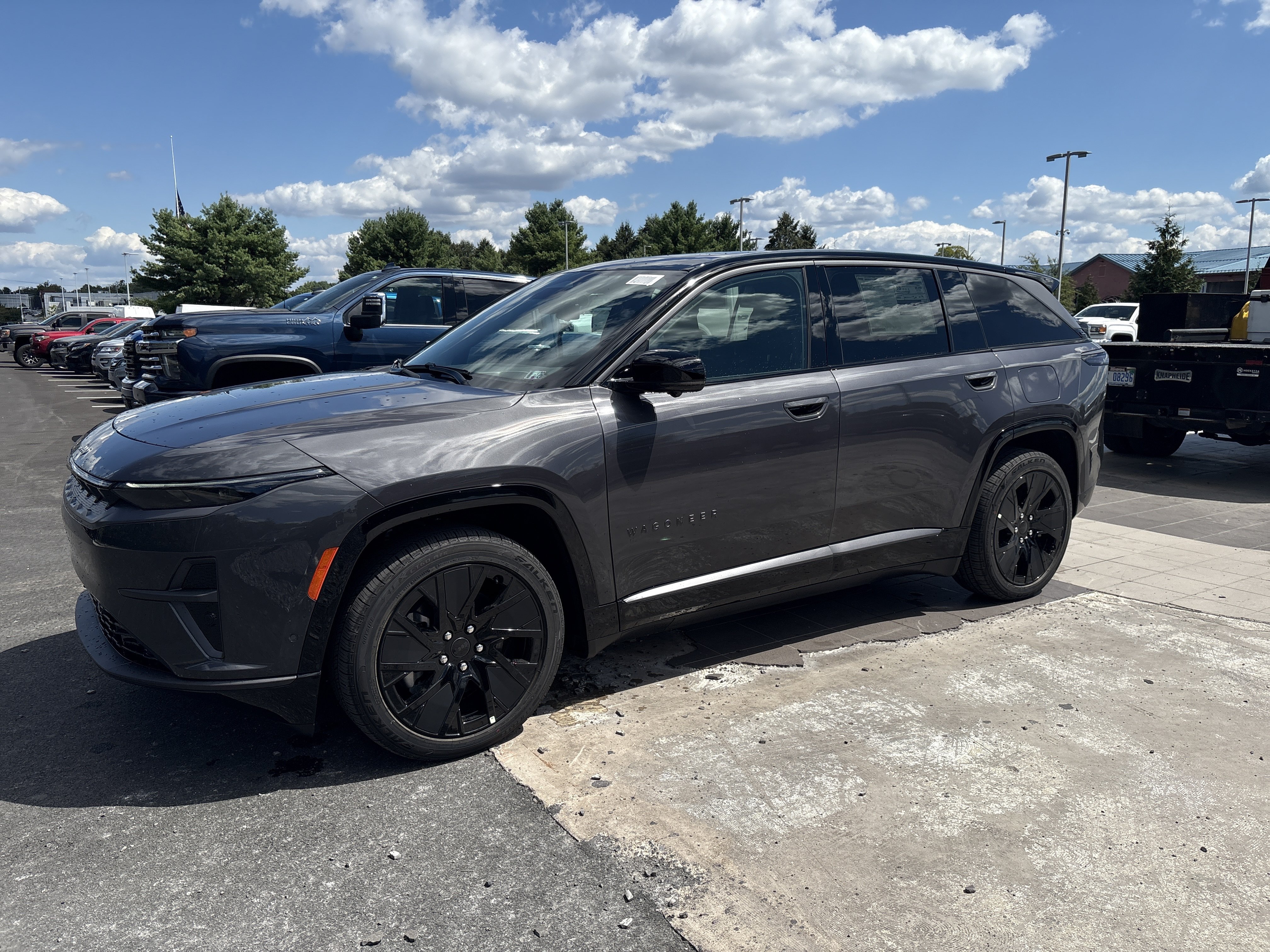 New 2025 Jeep Wagoneer S Launch Edition w/ Trailer Tow Group AWD/4WD image 3