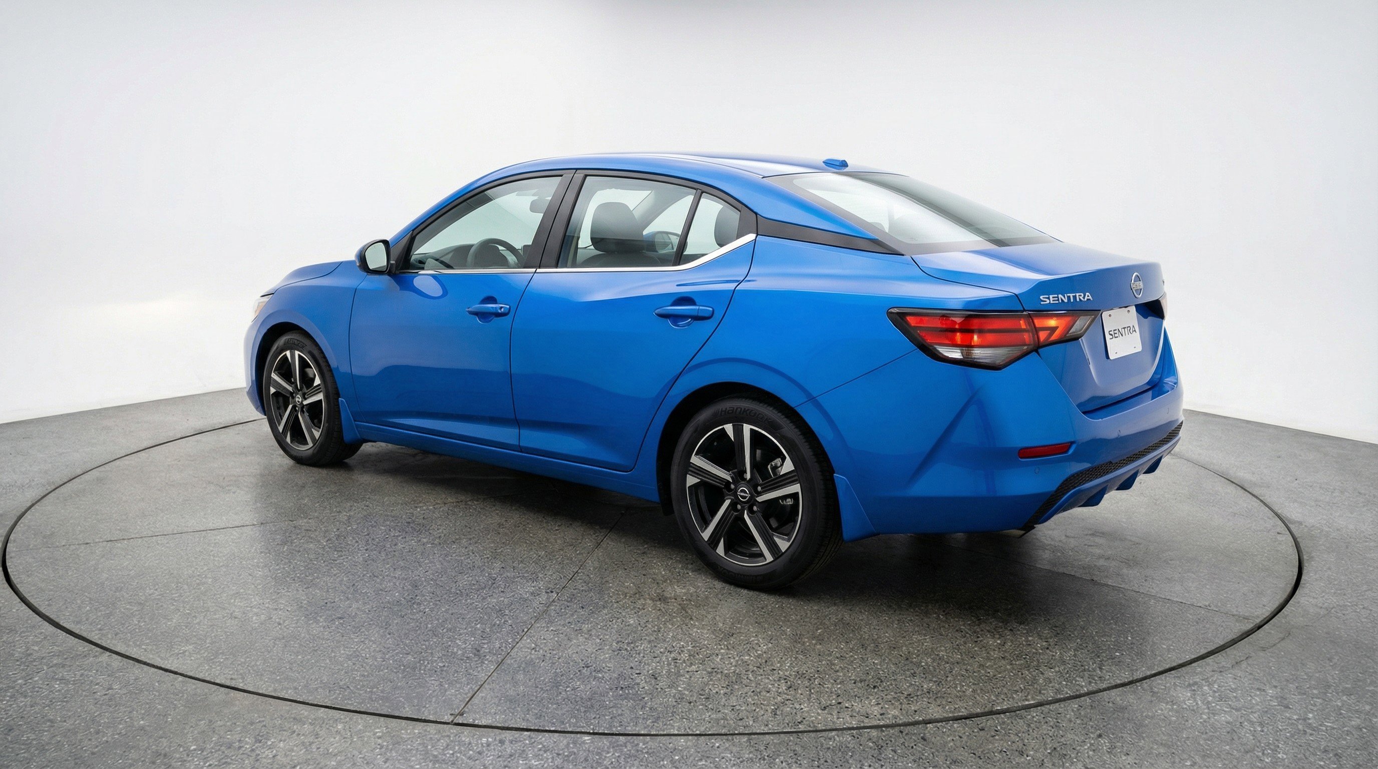 Used 2025 Nissan Sentra SV image 6
