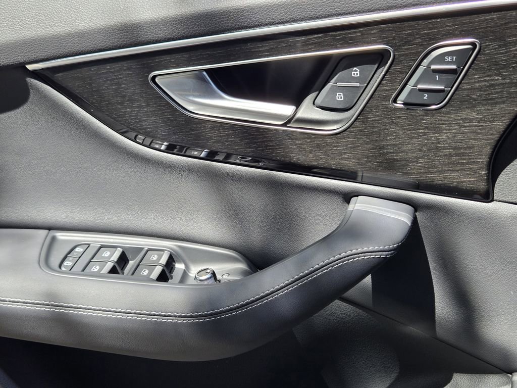 Certified 2025 Audi Q7 3.0T Premium Plus image 25