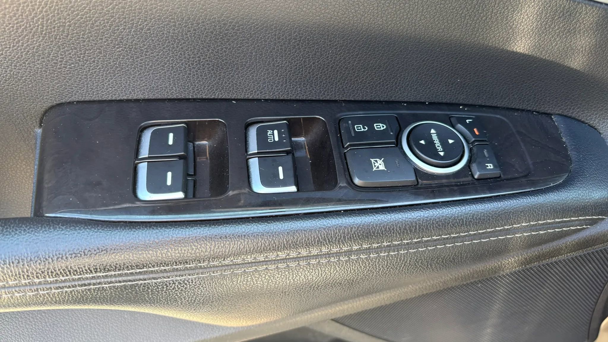 Used 2017 Kia Sorento FWD image 16