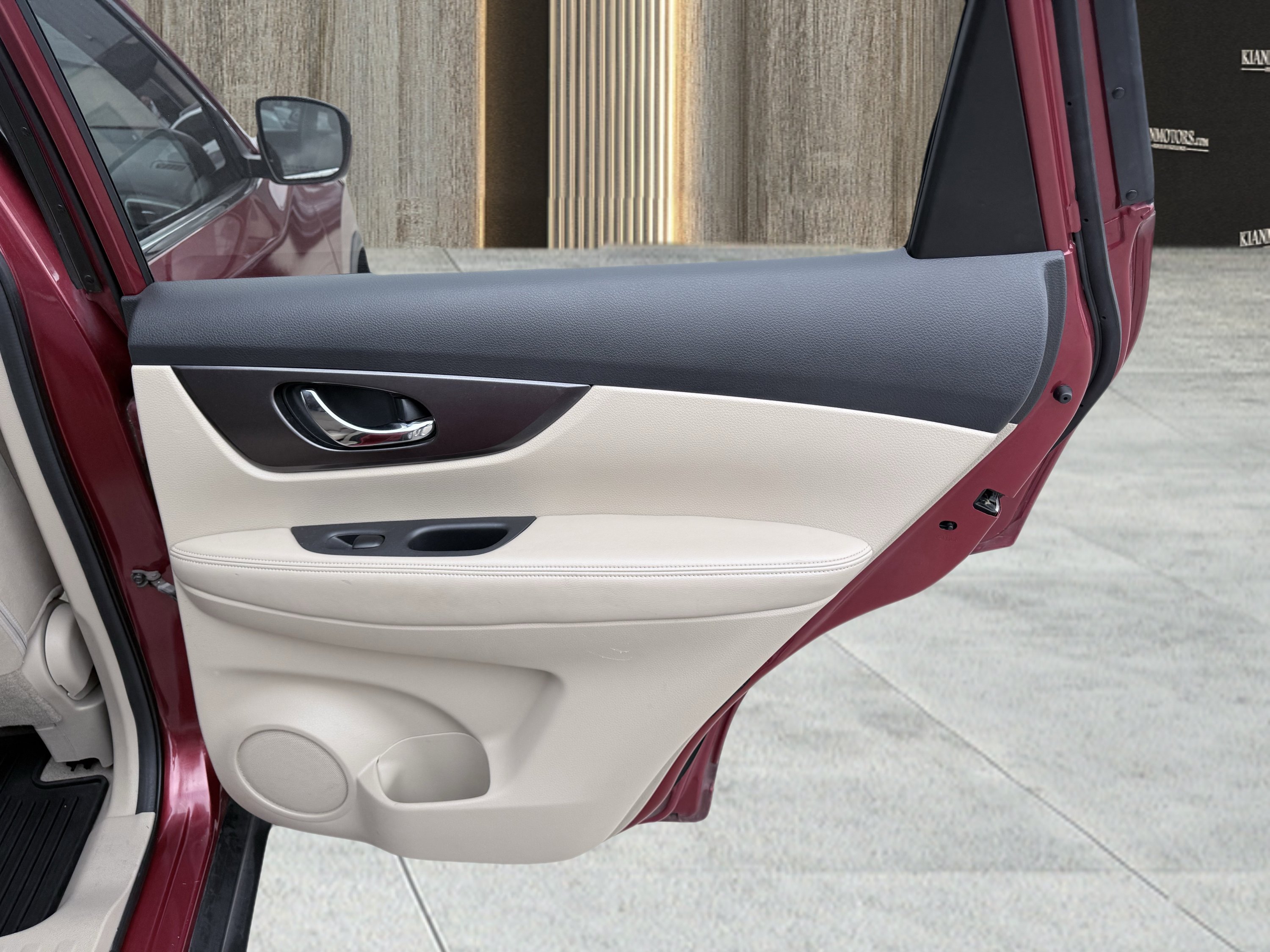 Used 2015 Nissan Rogue S FWD image 31