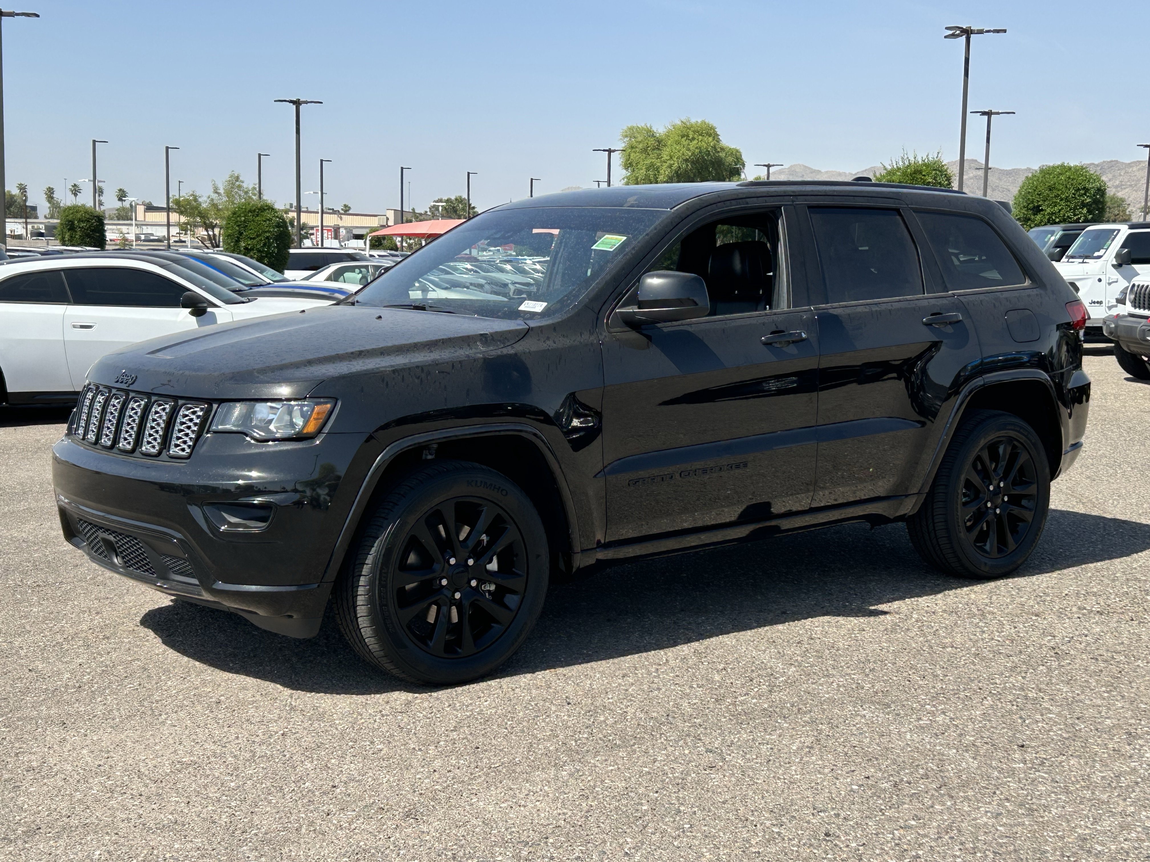 Certified 2021 Jeep Grand Cherokee Laredo X AWD/4WD image 2