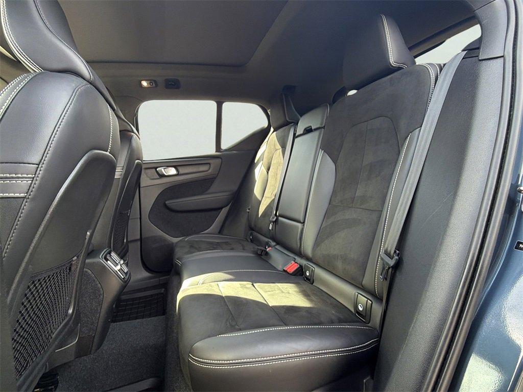 Used 2022 Volvo XC40 T5 R-Design w/ Advanced Package image 14