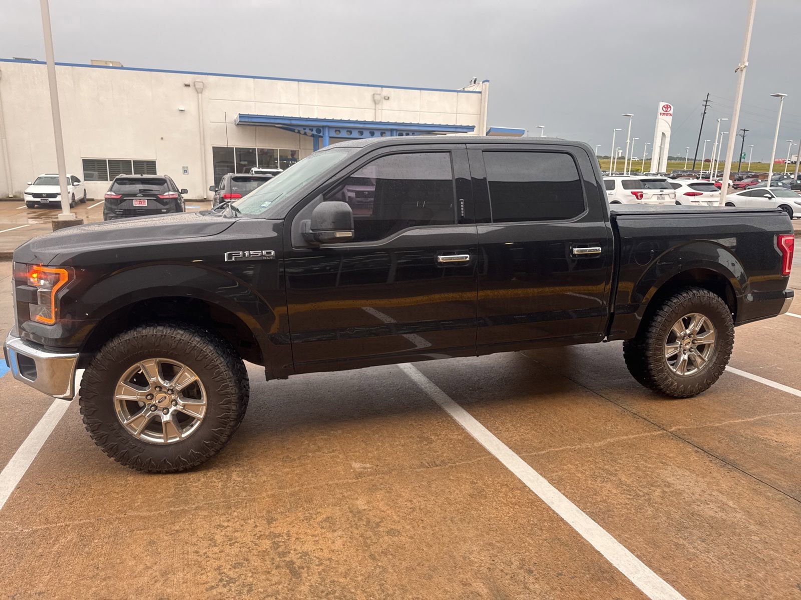 Used 2015 Ford F150 XLT w/ Equipment Group 302A Luxury RWD image 2