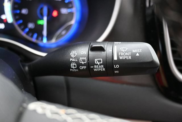 Used 2023 Chrysler Pacifica Touring-L FWD image 28