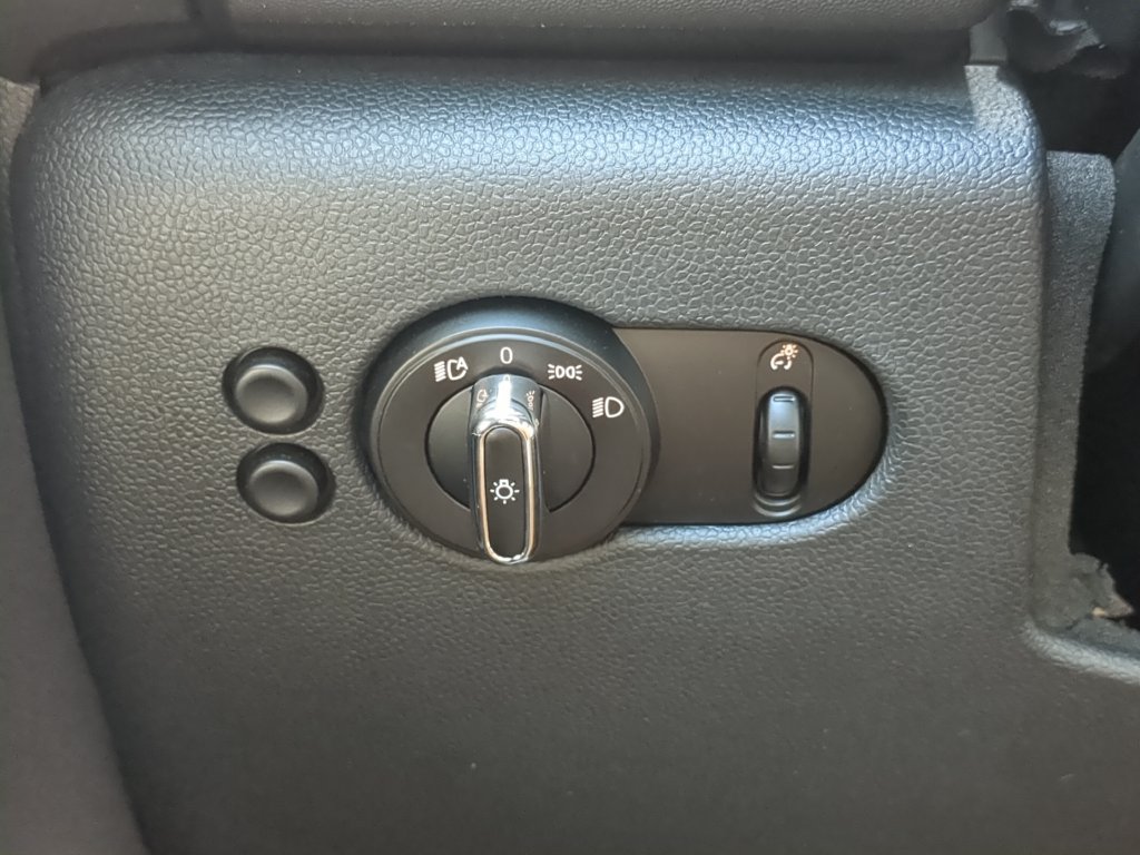 Used 2019 MINI Cooper S w/ Signature Upholstery Package FWD image 28