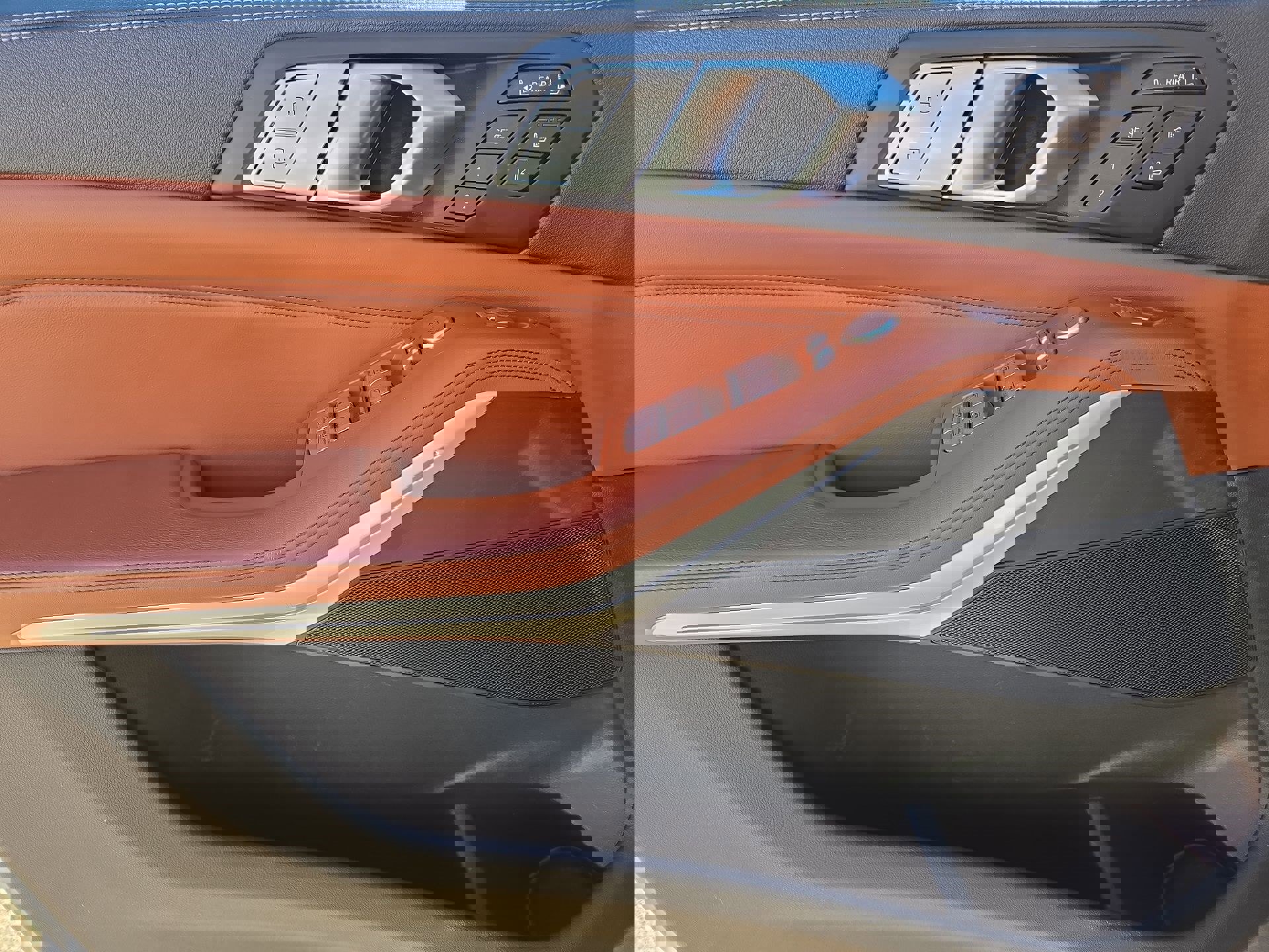 Used 2022 BMW X7 xDrive40i w/ M Sport Package image 15