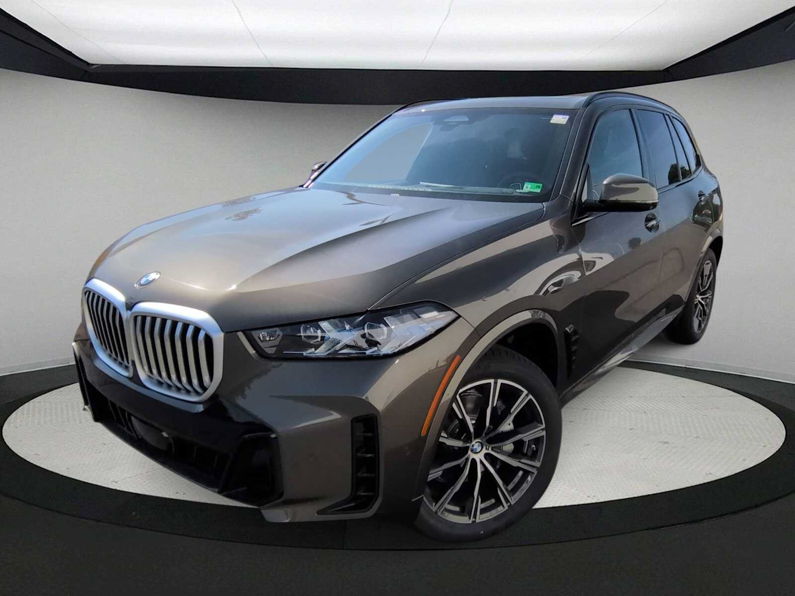 Used 2026 BMW X5 xDrive40i w/ M Sport Package AWD/4WD image 1