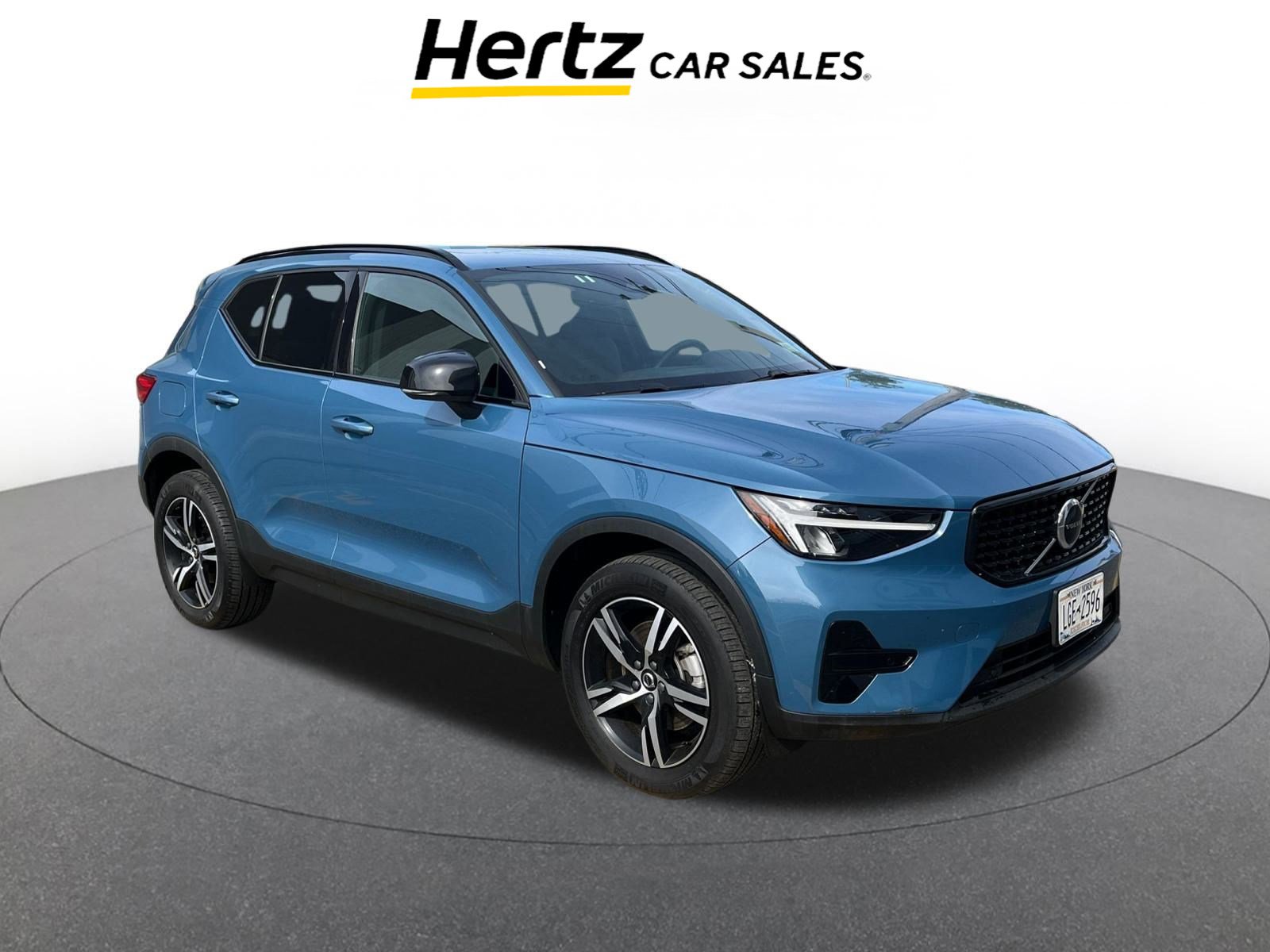 Used 2024 Volvo XC40 B5 Core image 1