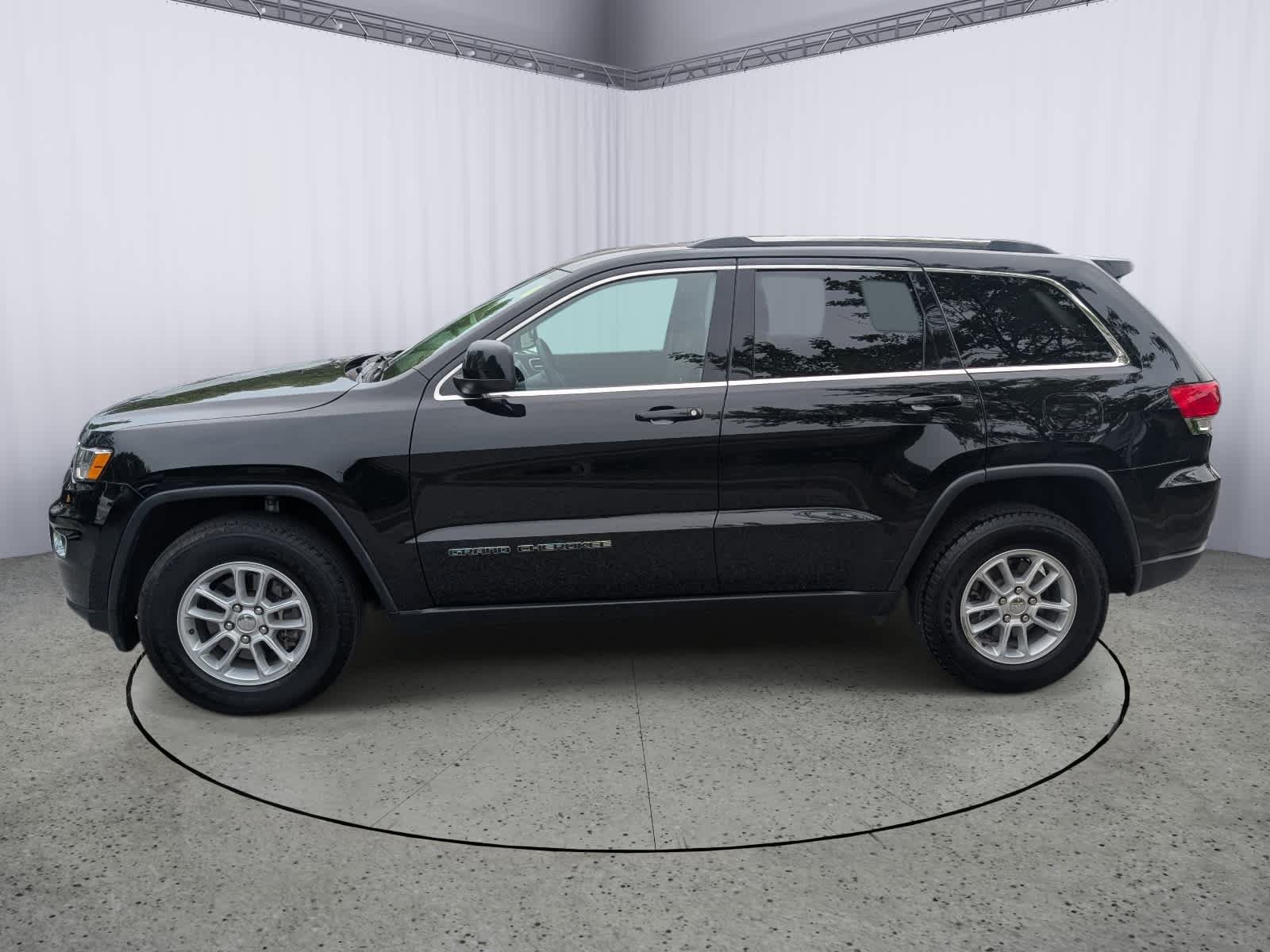 Used 2018 Jeep Grand Cherokee Laredo AWD/4WD image 6