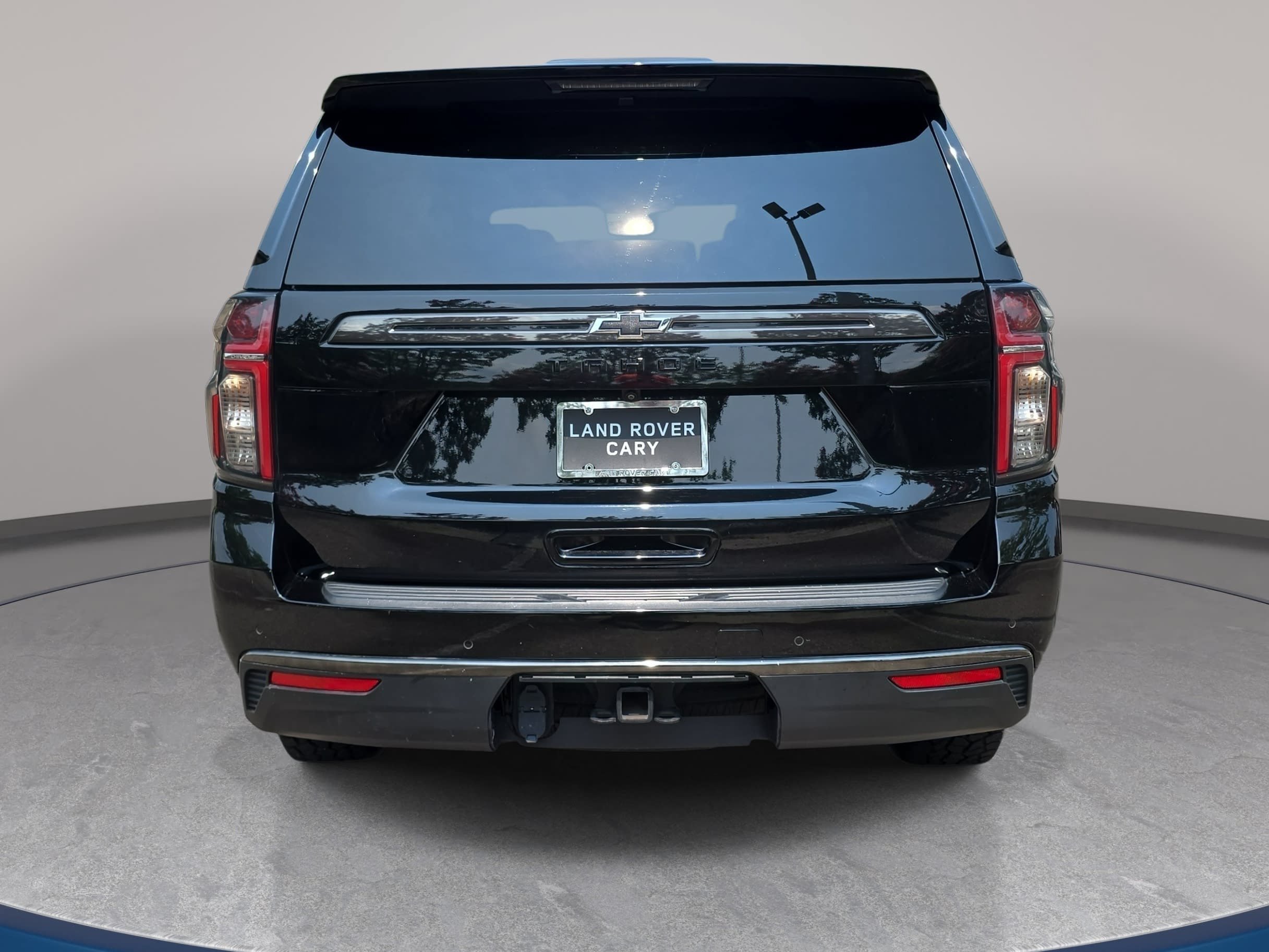 Used 2022 Chevrolet Tahoe Z71 w/ Luxury Package AWD/4WD image 6
