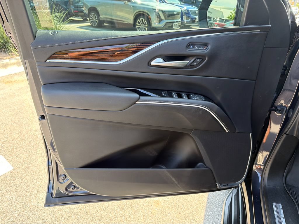 Used 2023 Cadillac Escalade ESV Premium Luxury RWD image 18