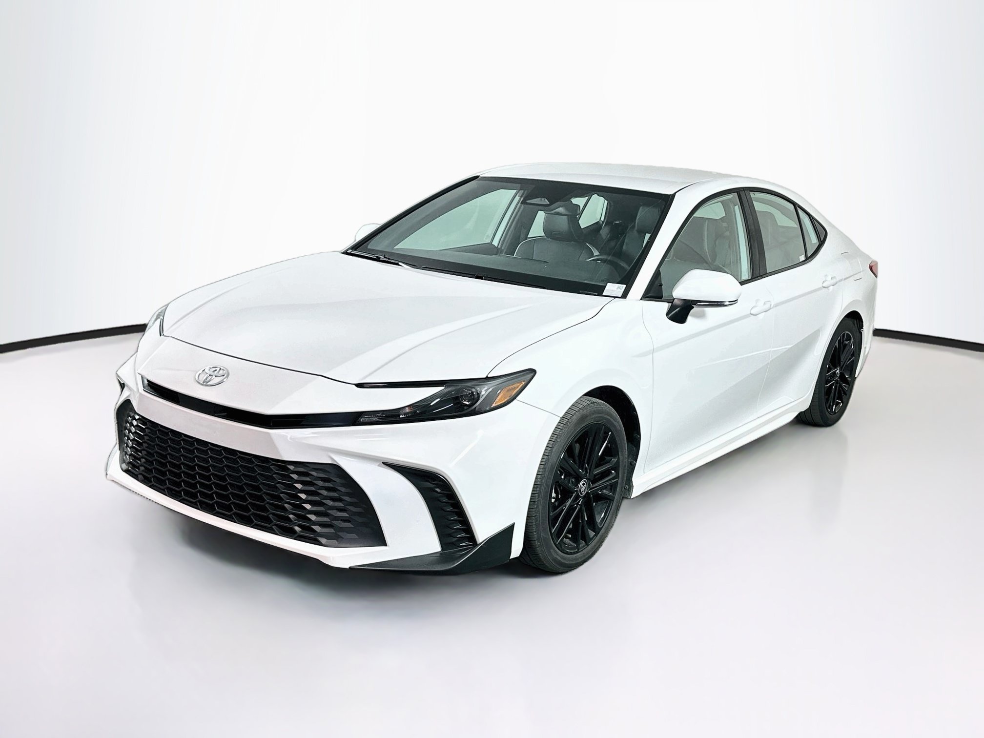Used 2025 Toyota Camry SE FWD image 3