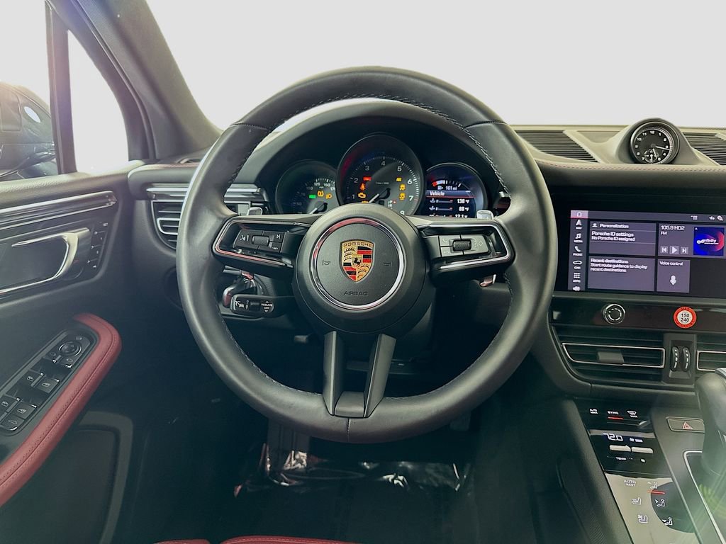 Certified 2026 Porsche Macan AWD/4WD image 25