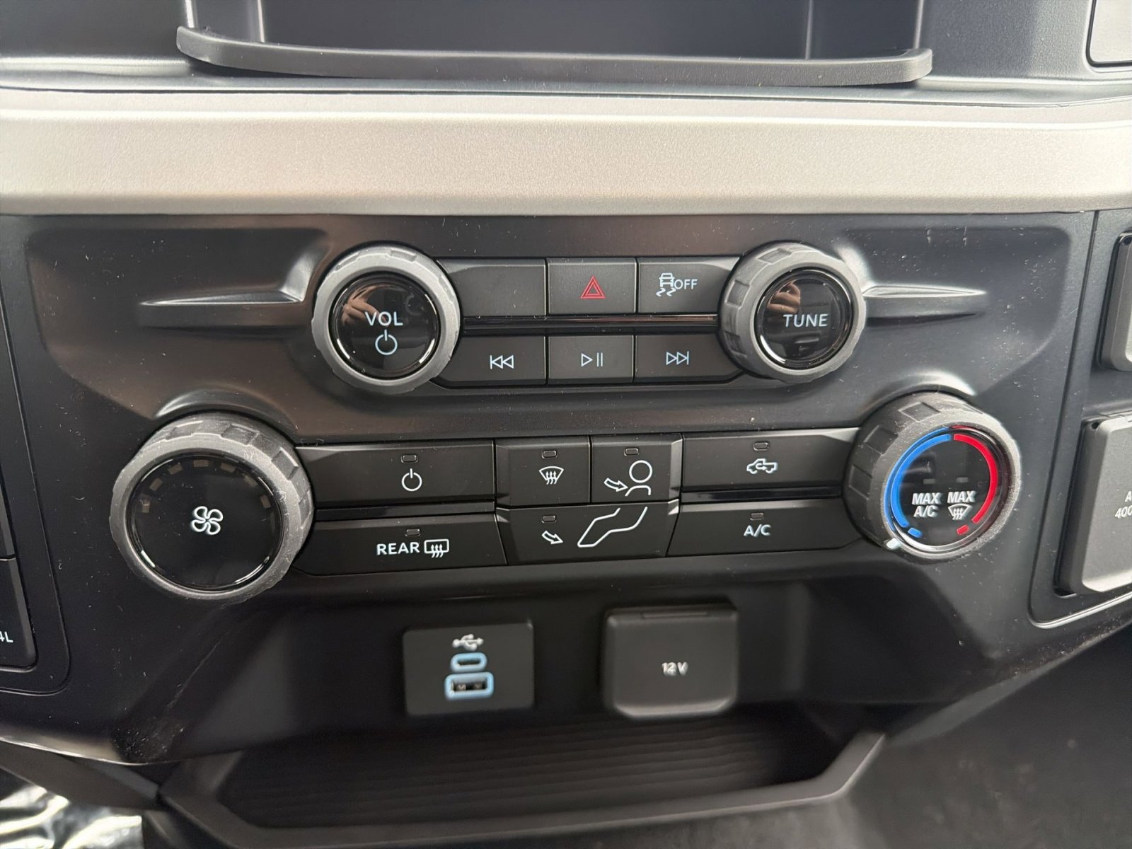 New 2026 Ford F250 XLT w/ FX4 Off-Road Package AWD/4WD image 24