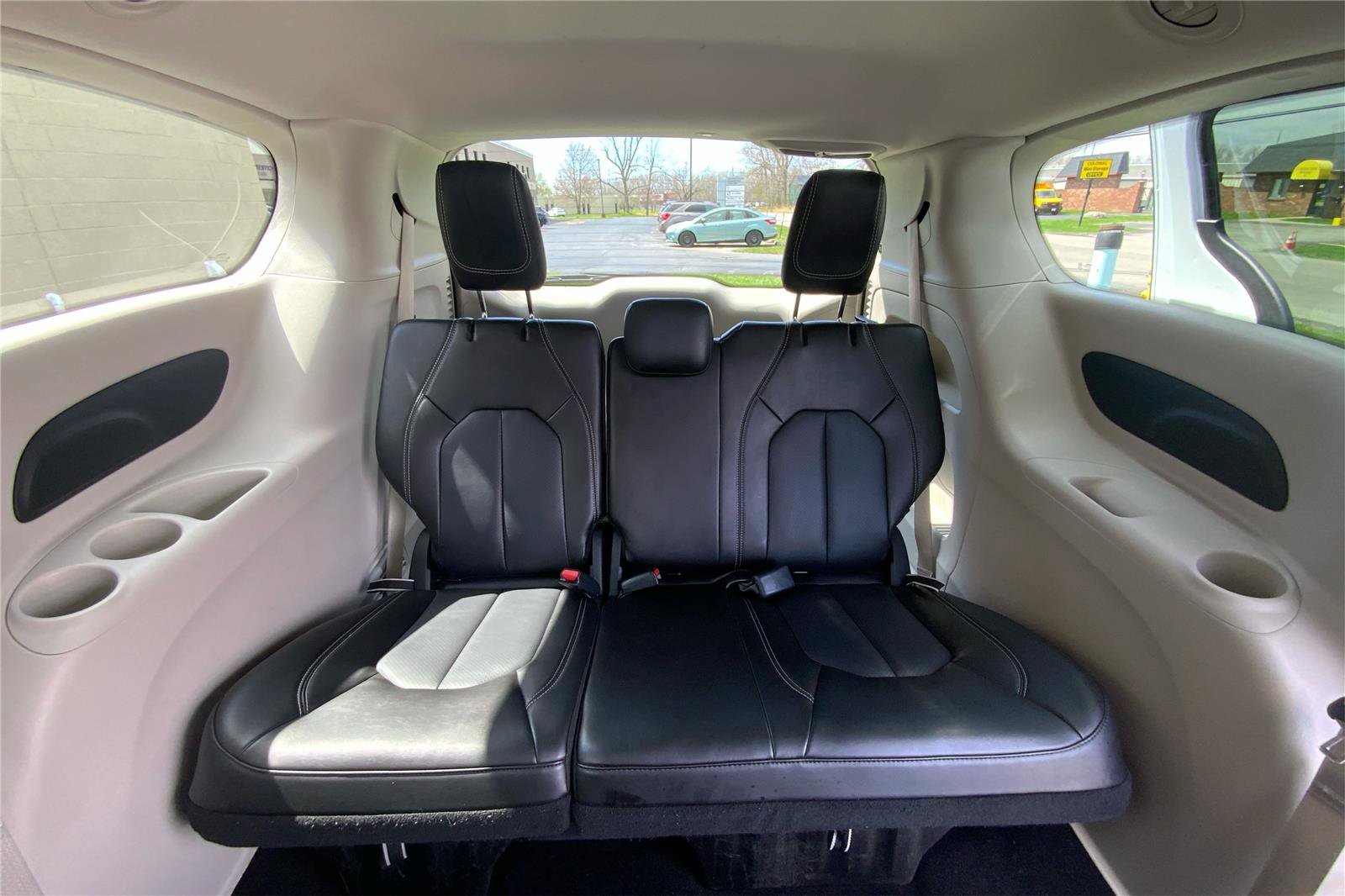 Used 2023 Chrysler Pacifica Touring-L FWD image 36