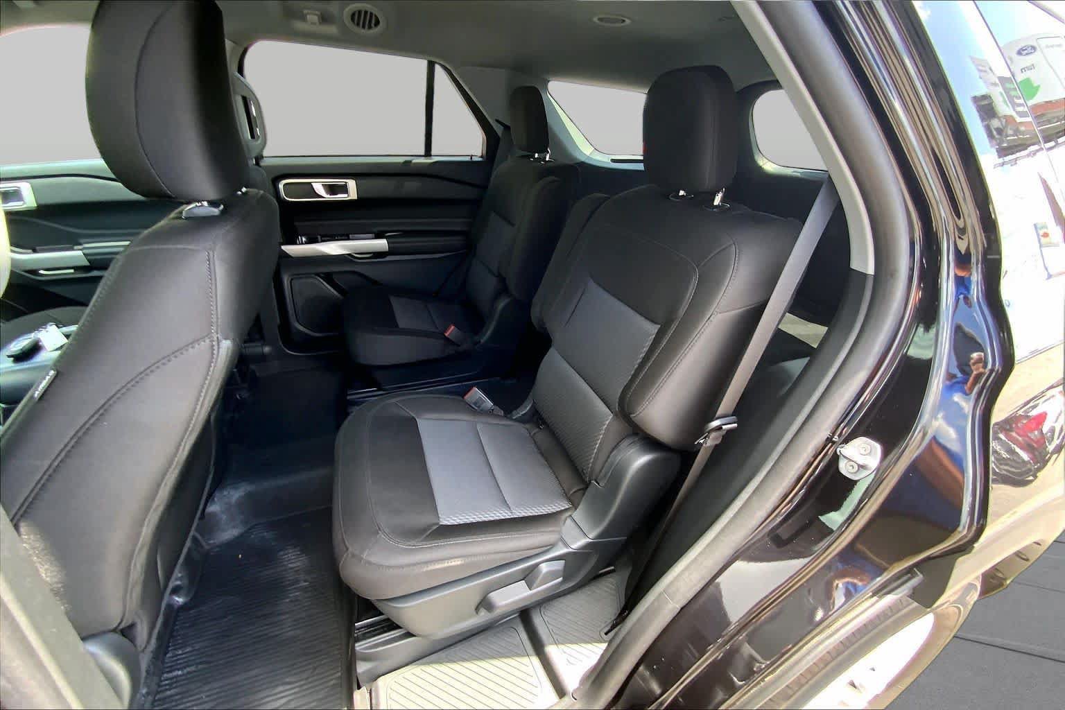 Certified 2024 Ford Explorer XLT RWD image 21