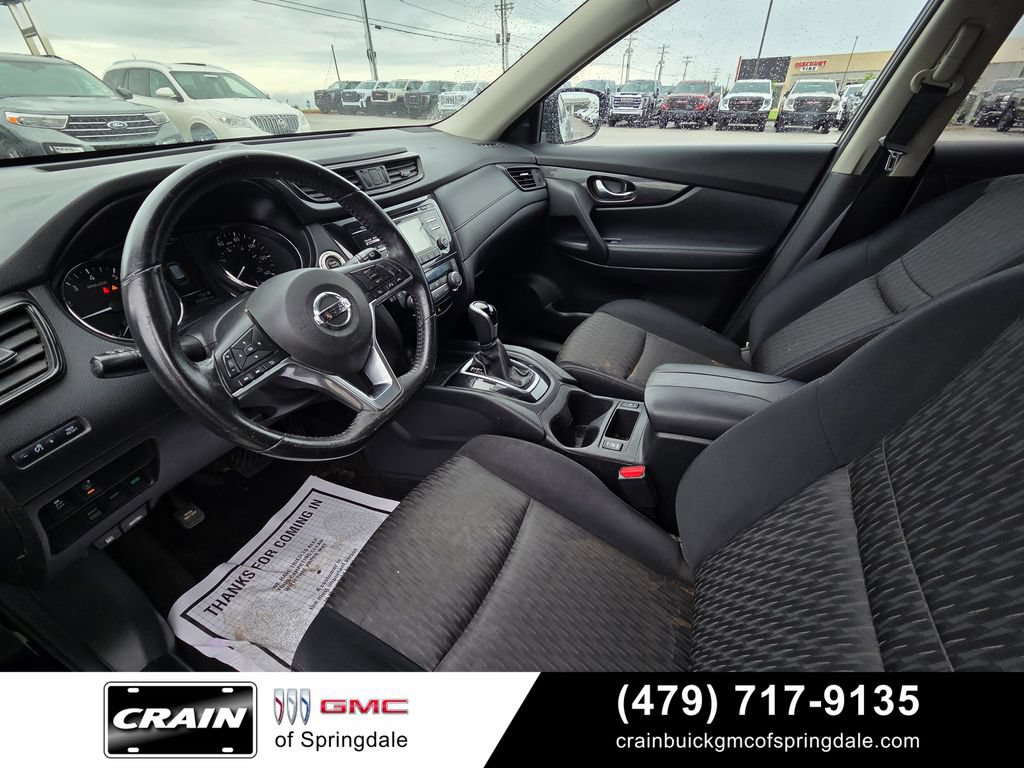 Used 2017 Nissan Rogue SV AWD/4WD image 9