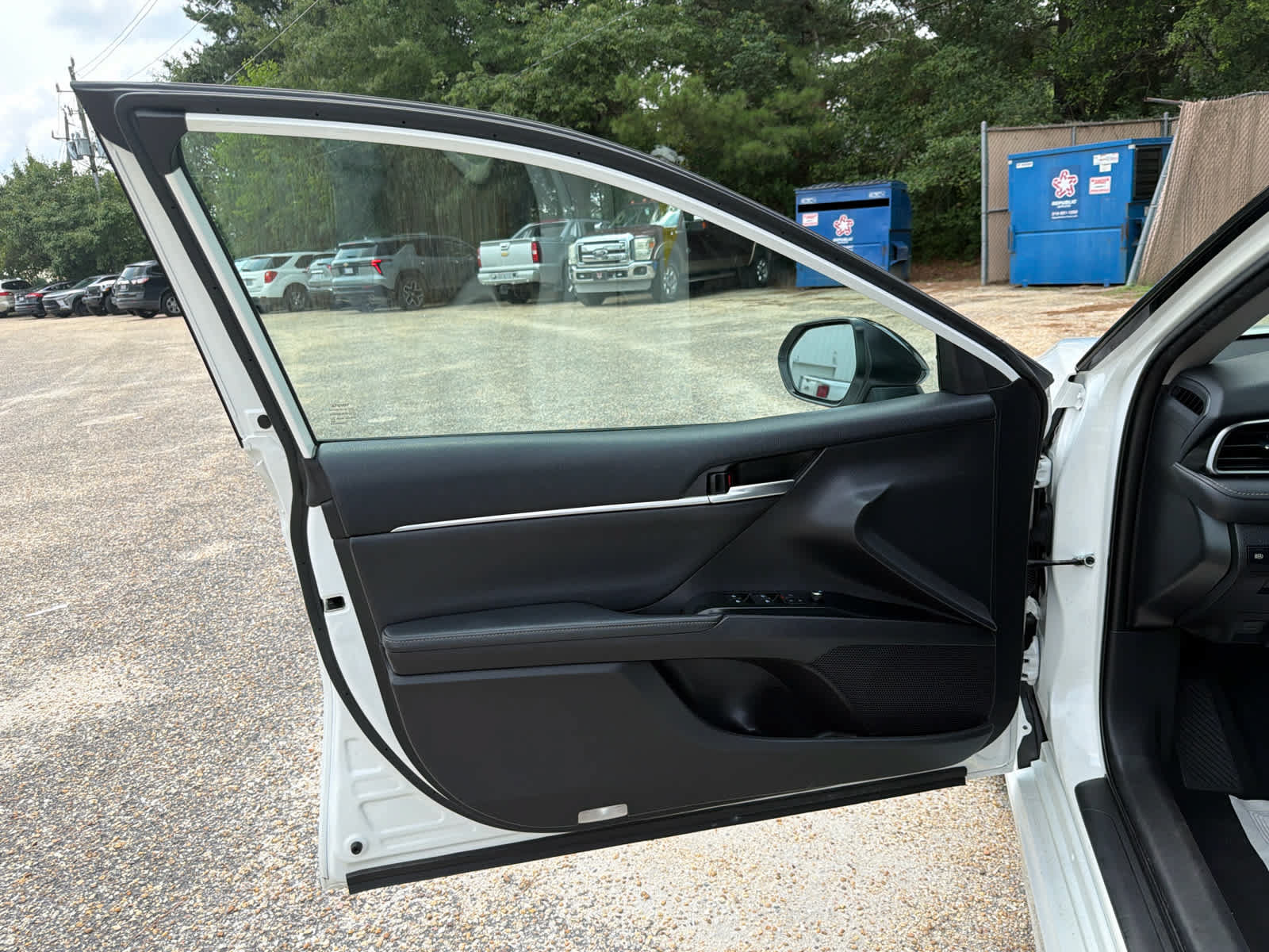 Used 2020 Toyota Camry XSE FWD image 17