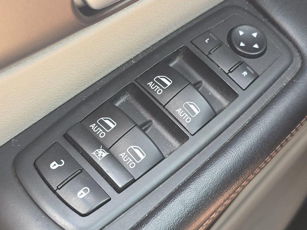 Used 2018 Chrysler Pacifica Touring-L Plus FWD image 24