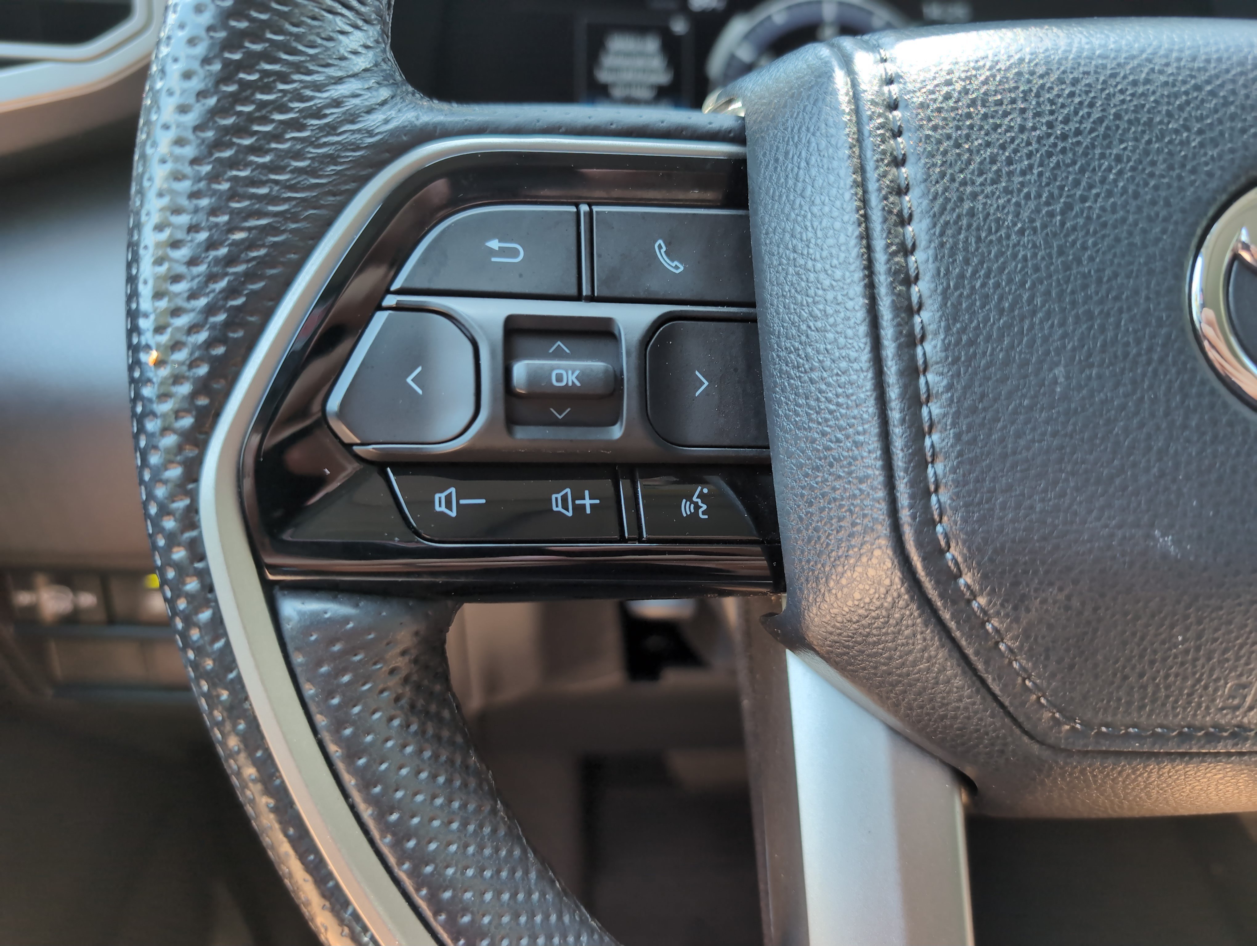 Certified 2024 Toyota Sequoia Limited w/ Tow Technology Package RWD image 19